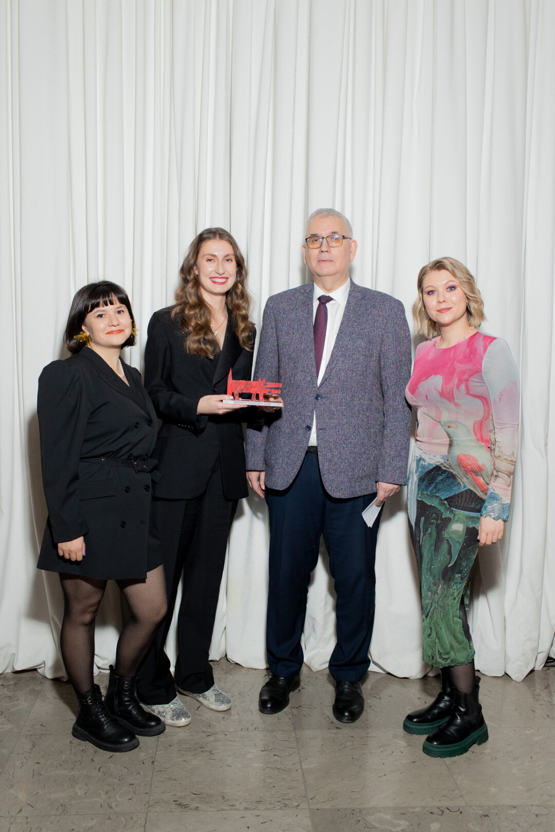 Елизавета Менис, Лина Кипрюшина, Христина Отс. Владимир Княгинин