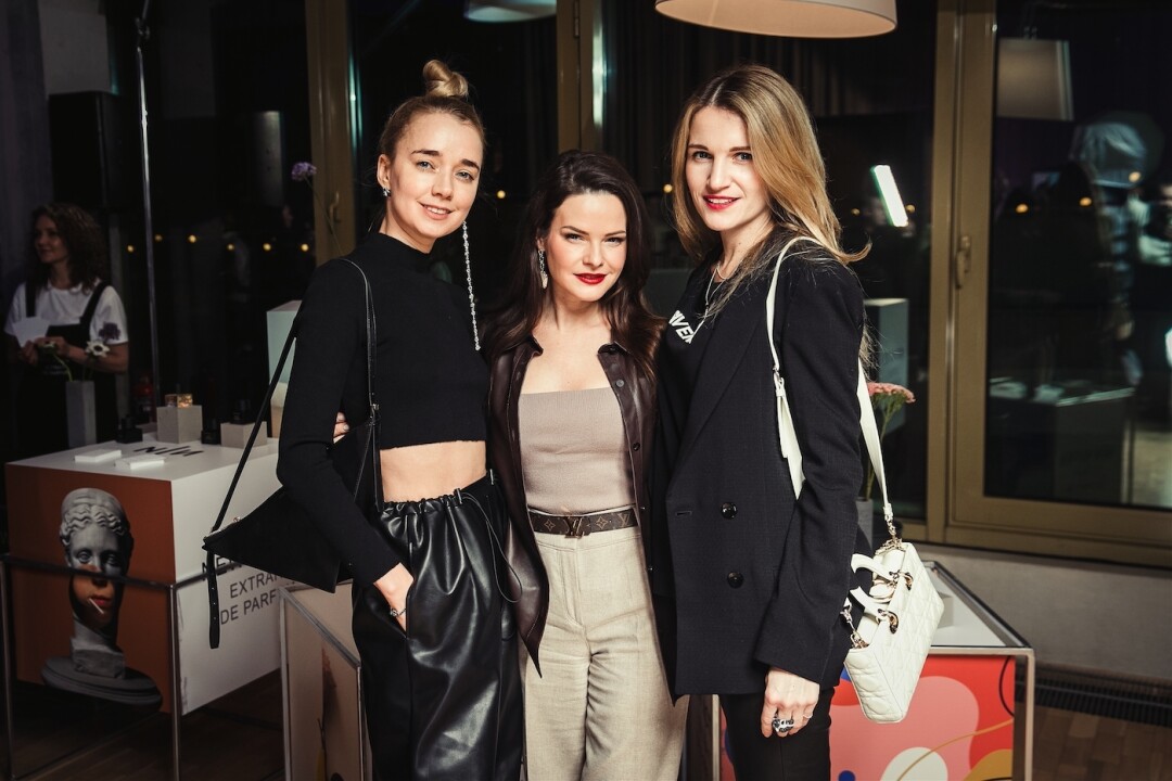 Алена Чехова, Анна Пескова, Женя Малахова