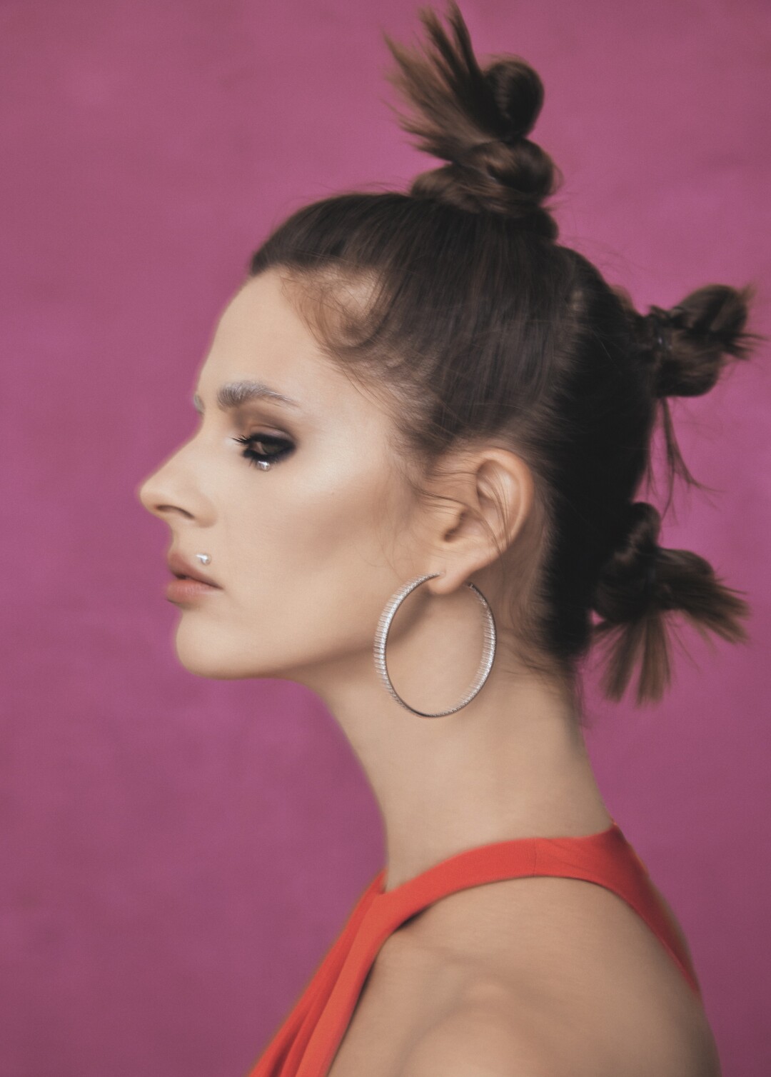 На Лизе: серьги MERCURY из коллекции Classic, платье BELIK