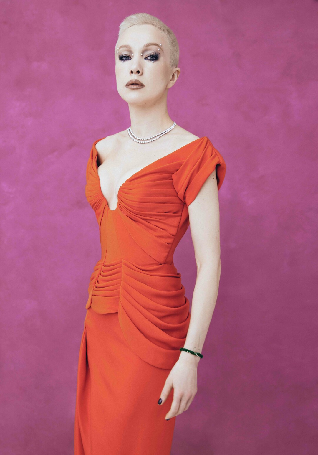 На Дарье: Колье MERCURY из коллекции Classic, топ и юбка BELIK