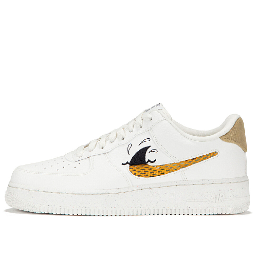 Кроссовки Nike, Street Beat, 17 999 руб.