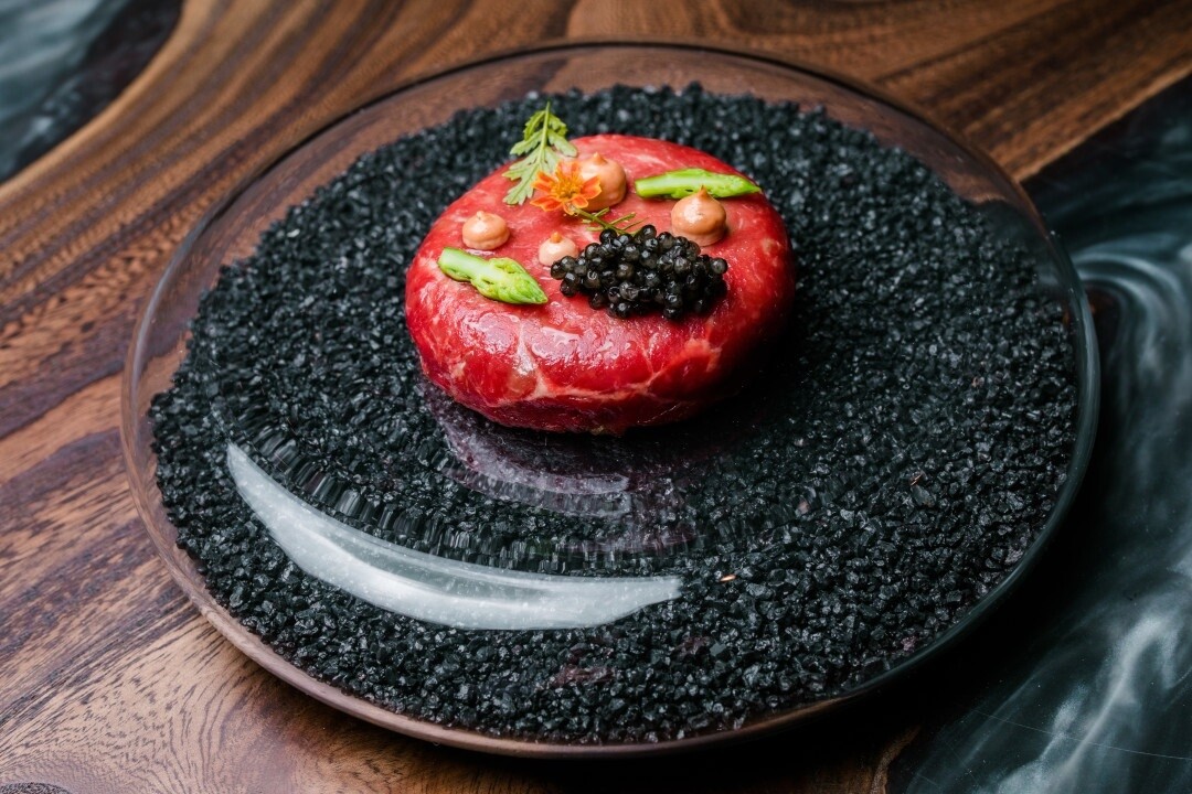 Карпаччо из говядины с кремом из сморчков