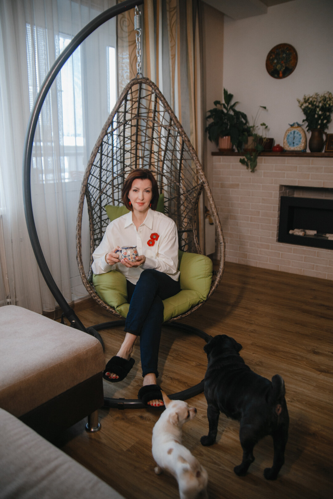 Я объездила весь свет и нашла вот это кресло-каплю. Она идеальная.