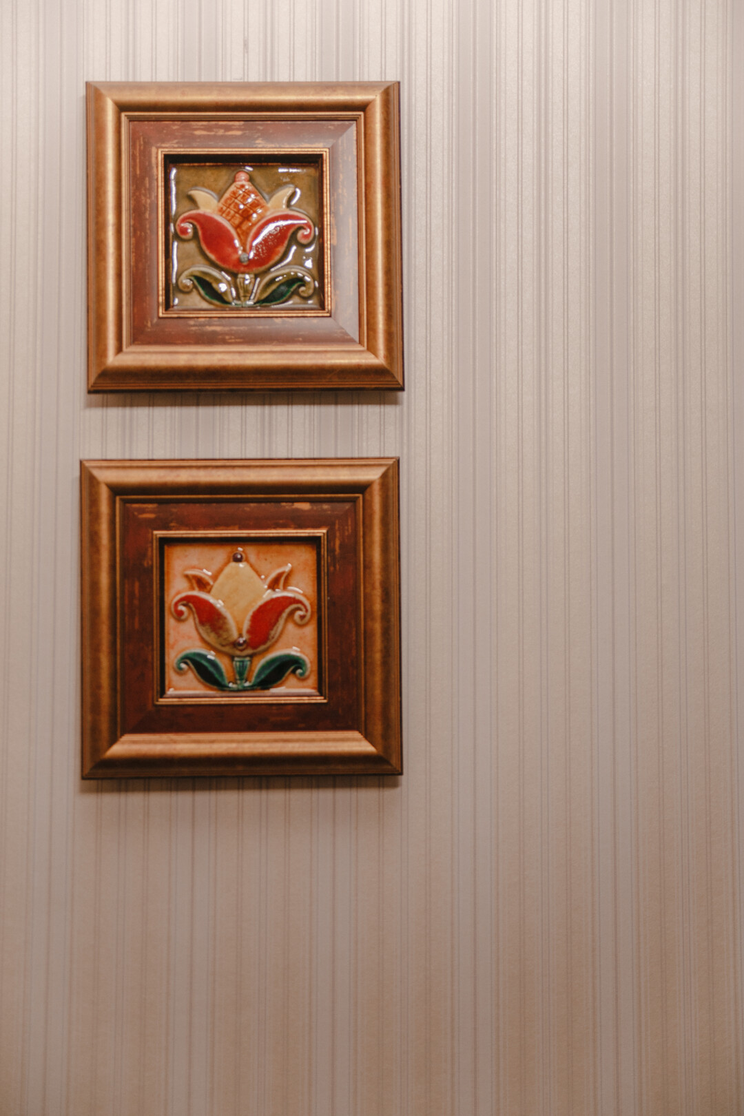 Керамическая плитка как панно на стене