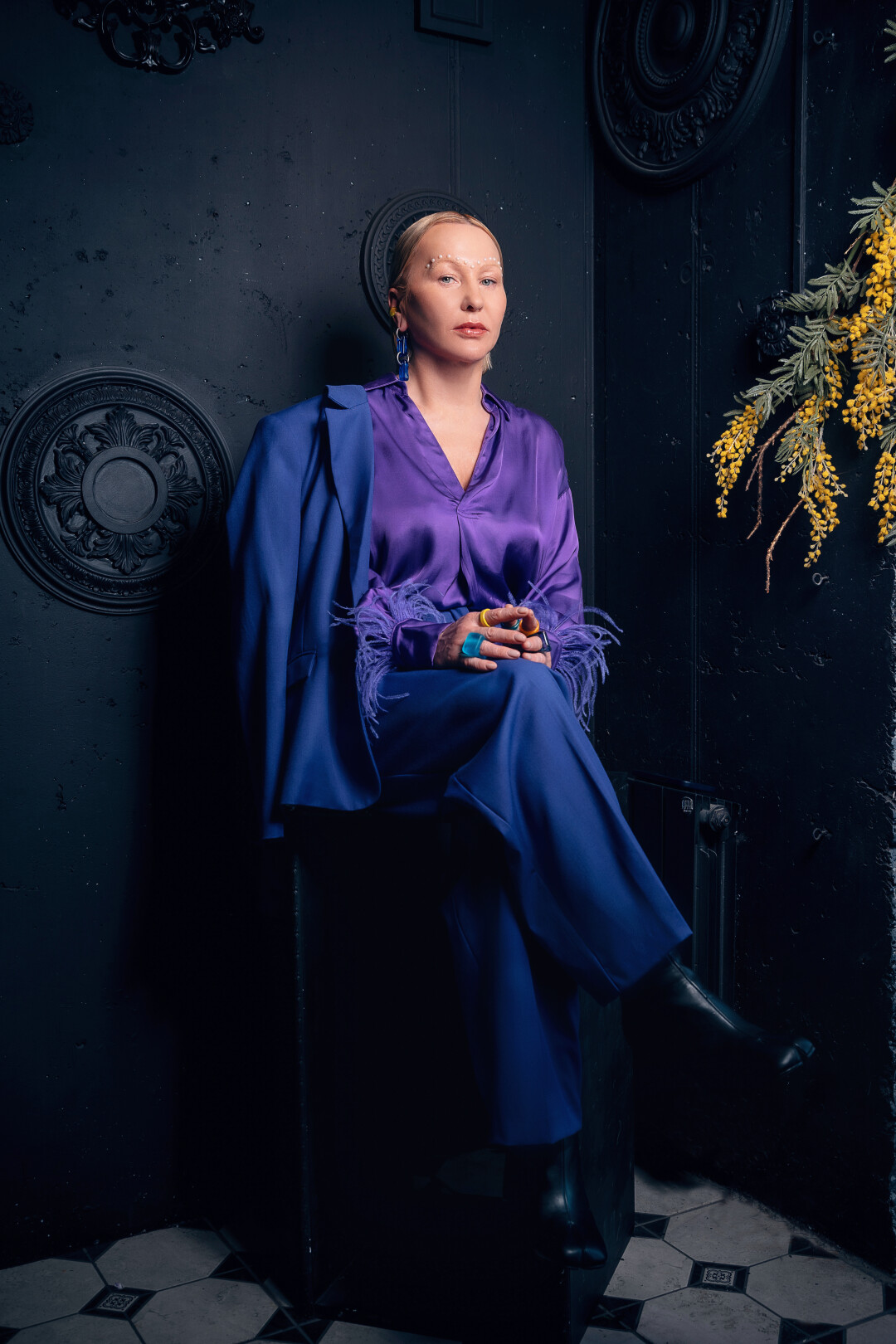 Костюм, блуза Primavera Моносерьга, кафф, кольца Baikal Murano