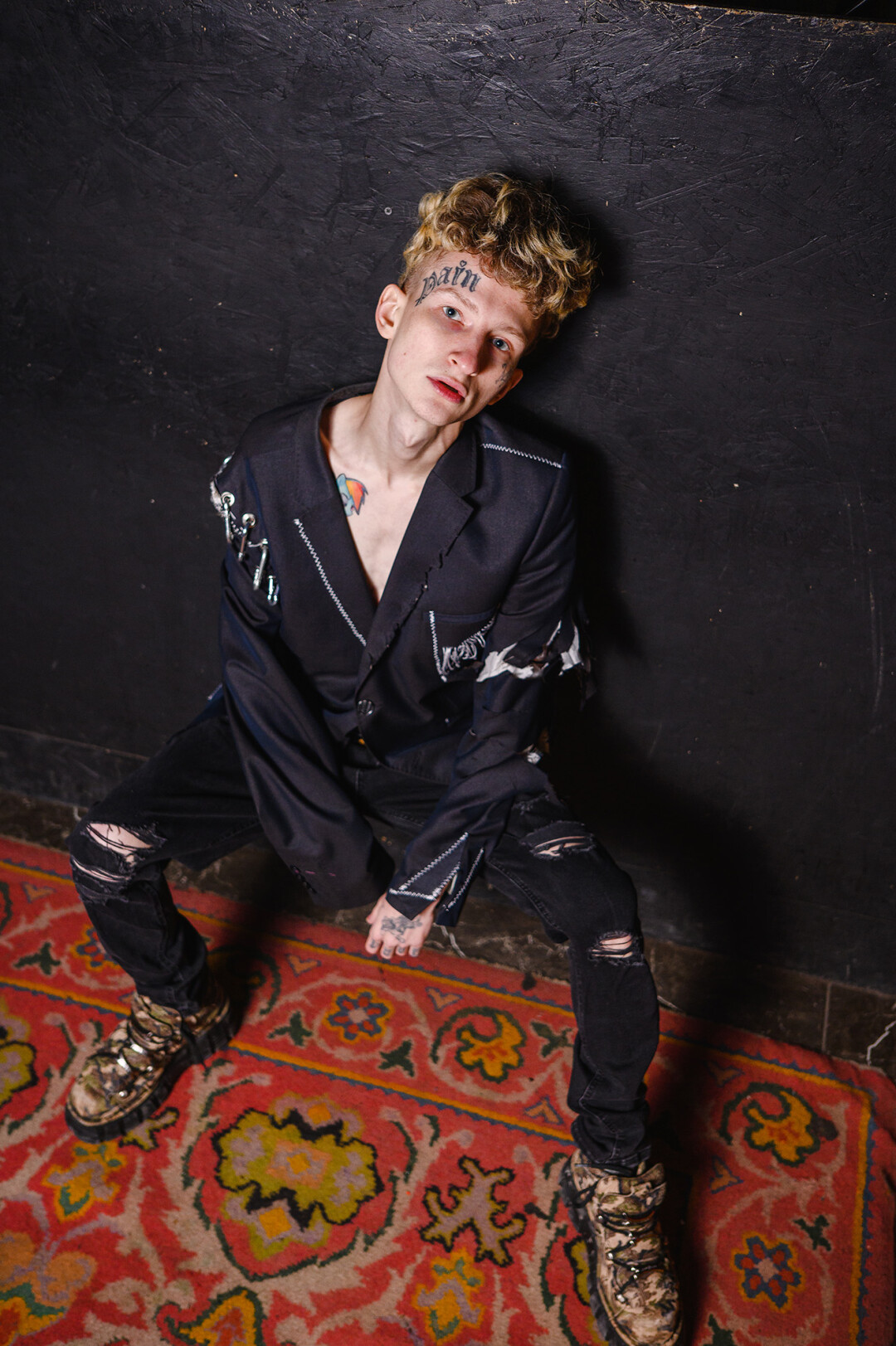 Пиджак Impartnoy, джинсы, секонд-хэнд, ботинки New Rock