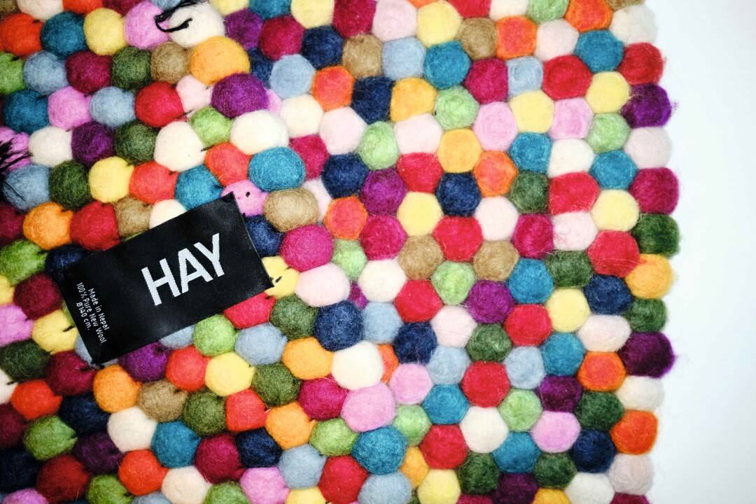 Яркий войлочный коврик в детской приехал из Копенгагена от бренда HAY