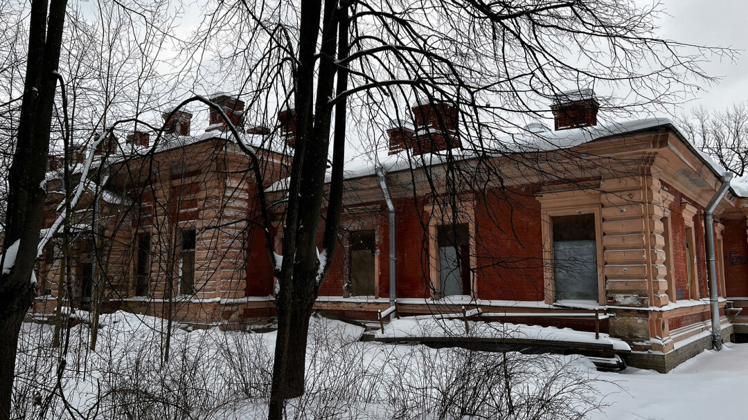 Полуразрушенное здание Офицерского собрания станет детским садом, если Сергей Эдидович соблюдет все тонкости с проемами!