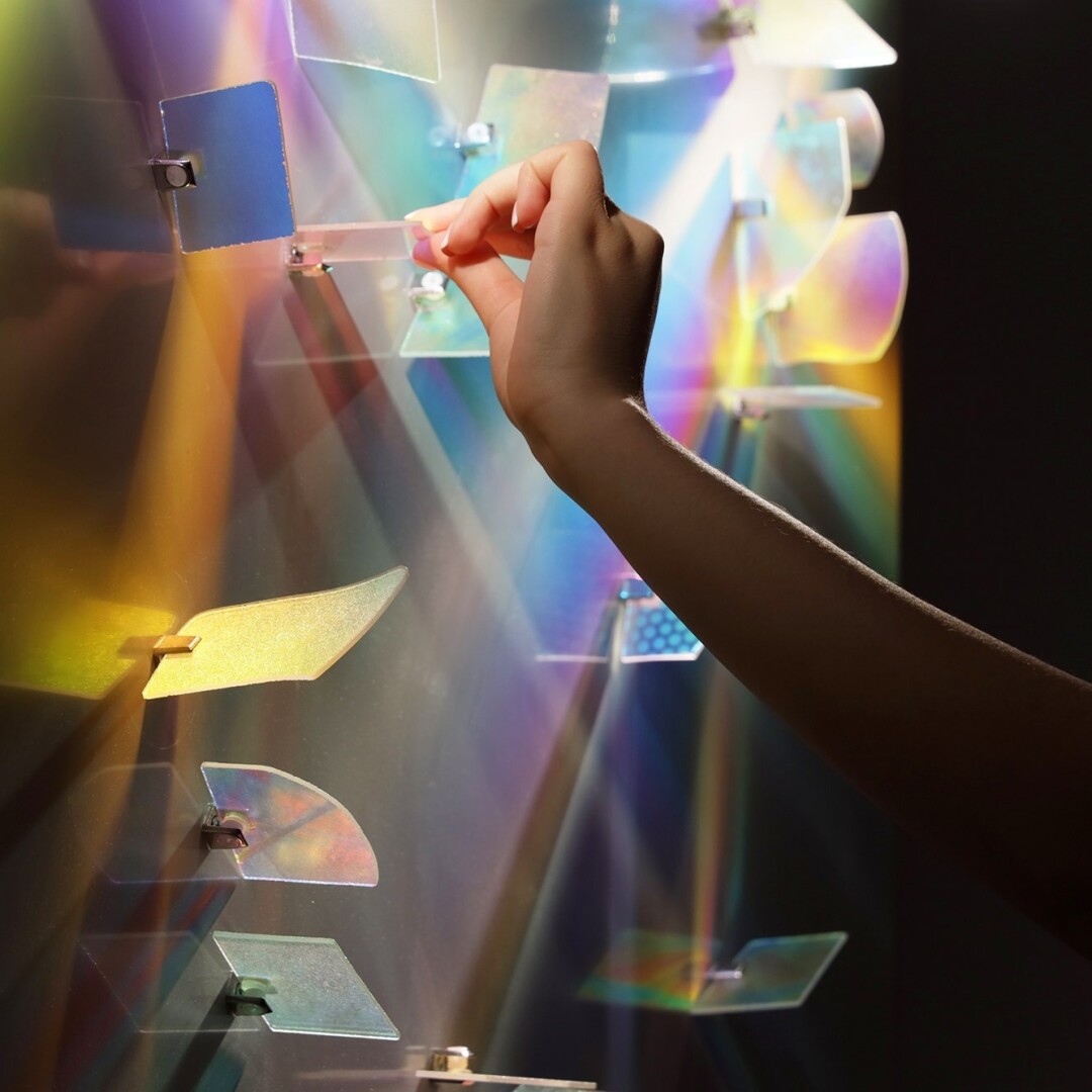 Девушка позитив. Продолжай света. Крутые четверостишья. Кот прекрати продолжай. Люблю зарплату.