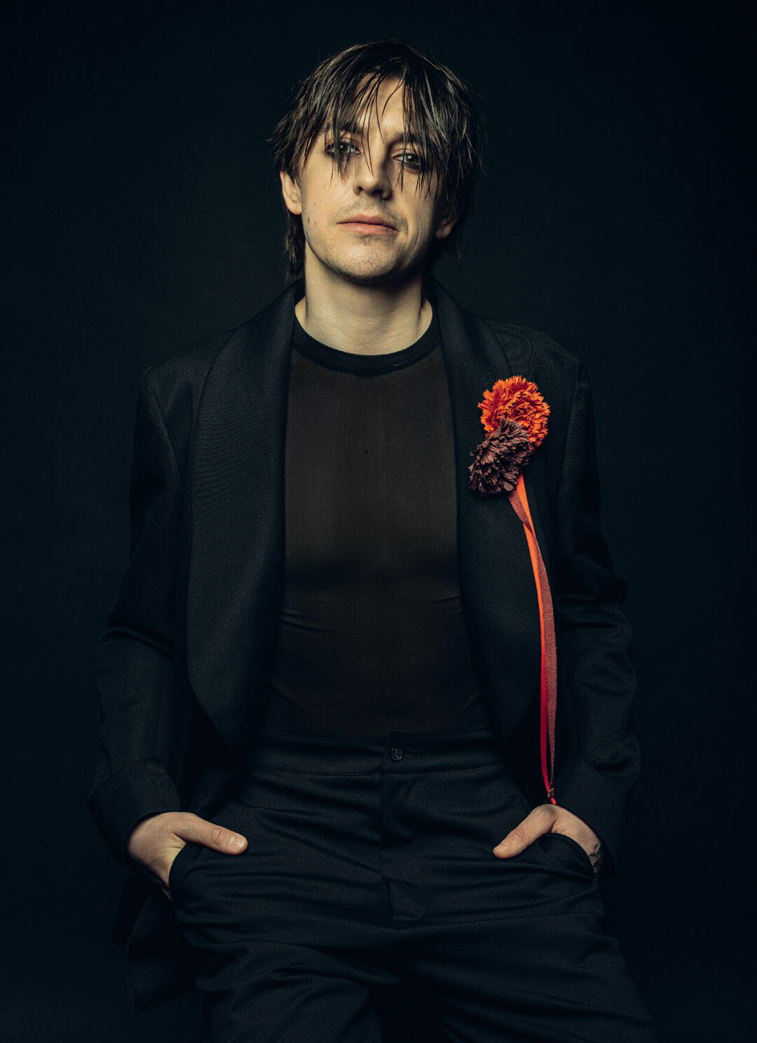 Пиджак и броши HOUSE OF LEO, брюки IANIS CHAMALIDY