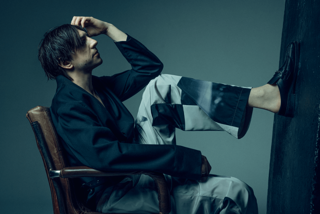 Брюки и рубашка IANIS CHAMALIDY, мюли MARTINE ROSE (Pif Paf Supershop)