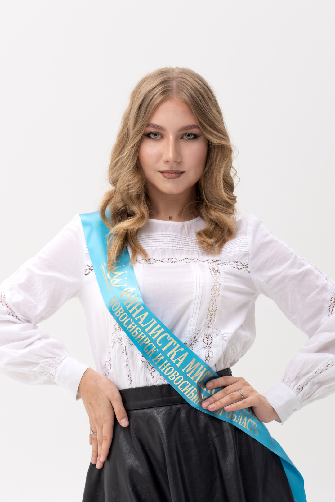 Алина Золоторёва Основатель и владелица студии перманентного макияжа и оформления бровей. Преподаватель курса Transformation 360. «Я помогаю девушкам