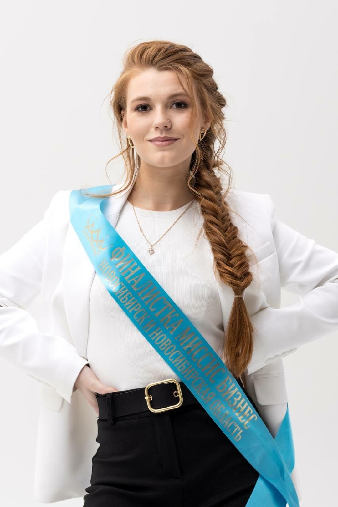 Мария Кольмай Бизнес-леди, блогер. Директор и основатель: пространства моделирования взгляда MARU; Школы обучения по наращиванию ресниц, оформлению