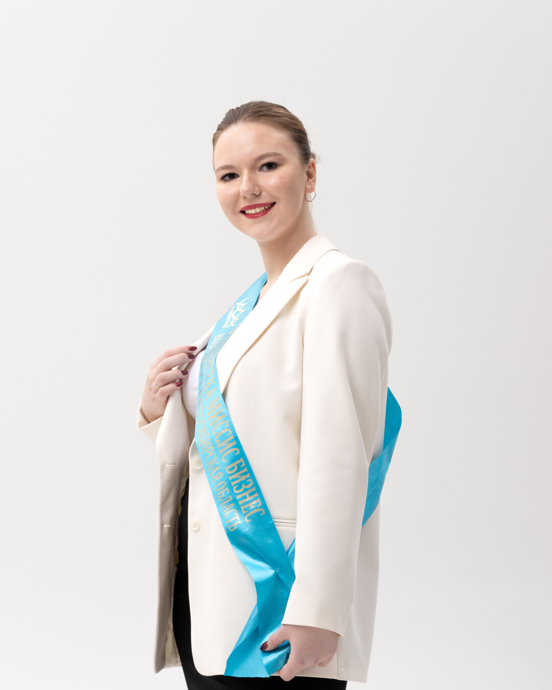 Диана Мучкаева Основатель и директор языковой онлайн-школы Solomon Plus. 20 лет, студентка 3 курса РАНХиГС. Владеет тремя языками: английский