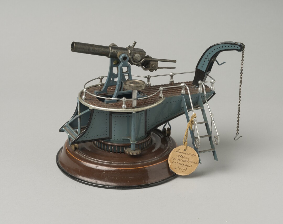Игрушка – орудие береговой артиллерии на поворотной платформе. Германия, Гёппинген, фирма «Мэрклин» (Märklin). Ок. 1902–1910-е гг. Металл, краска