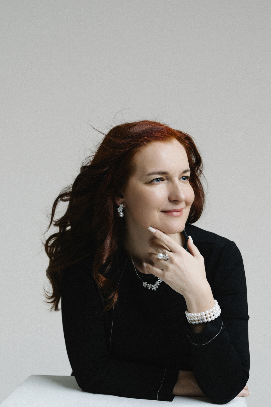 Серьги, колье и кольцо MERCURY из коллекции Flower, браслет MERCURY из коллекции Classic