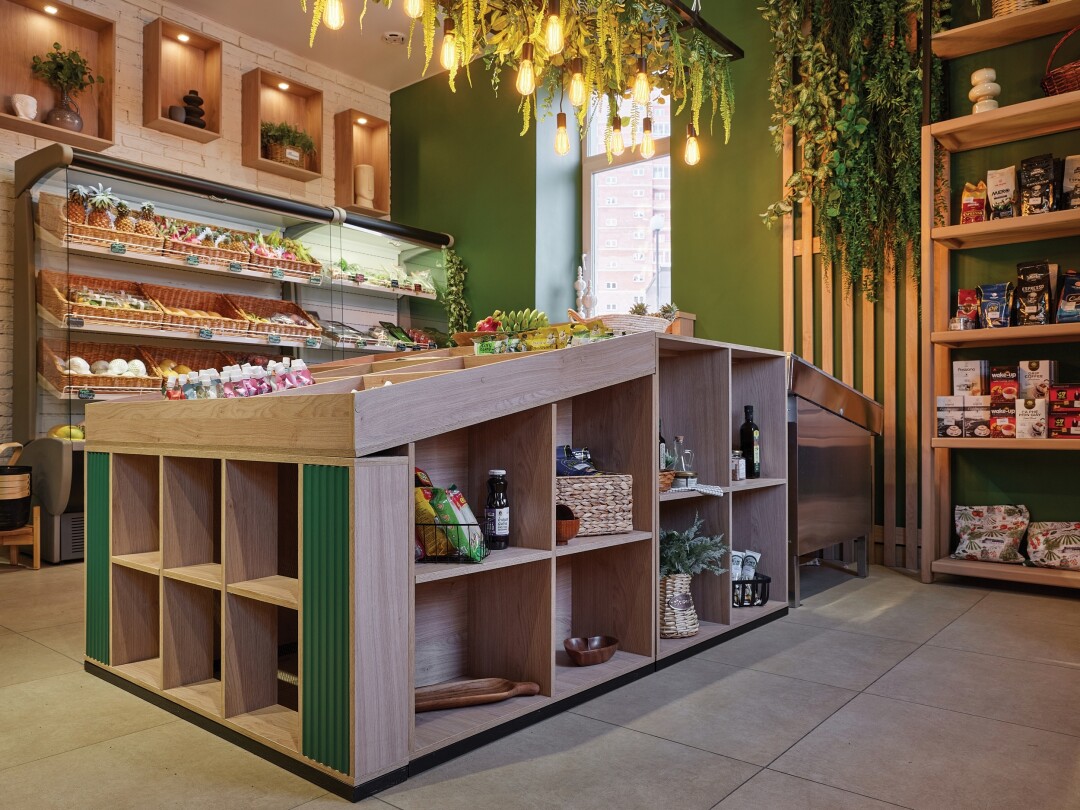 Лаконичная мебель зонирует пространство, не загромождая площадь магазина, Fabrika