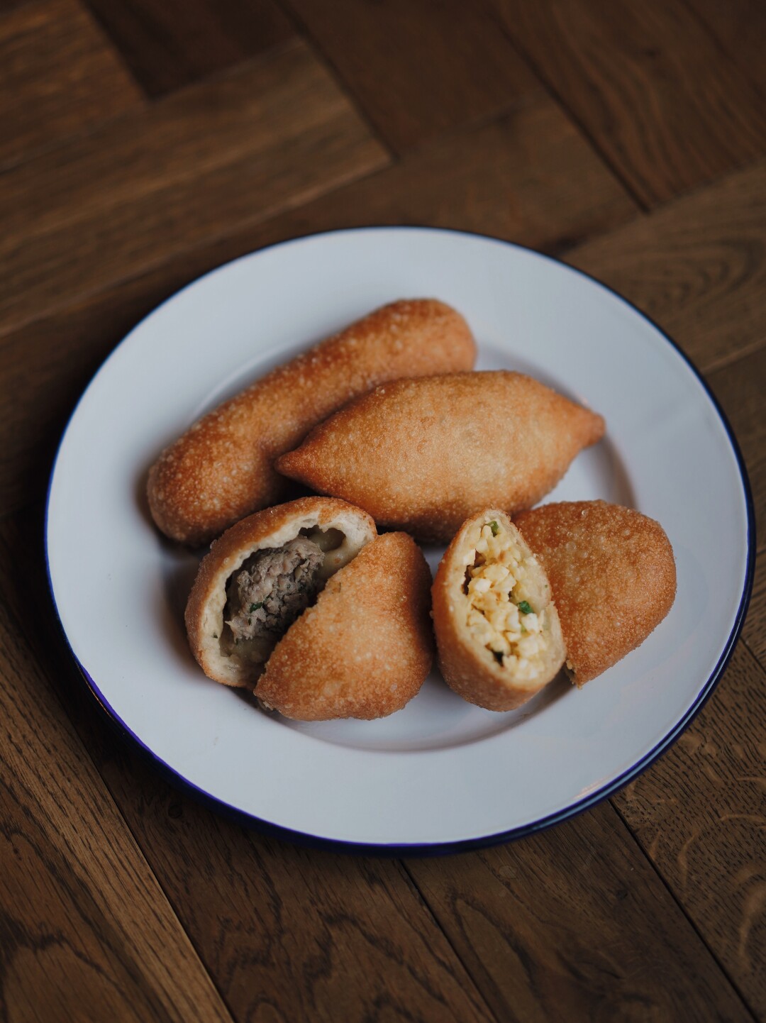 Хит «Феди» — жареные пирожки с мясом, картошкой, капустой и повидлом
