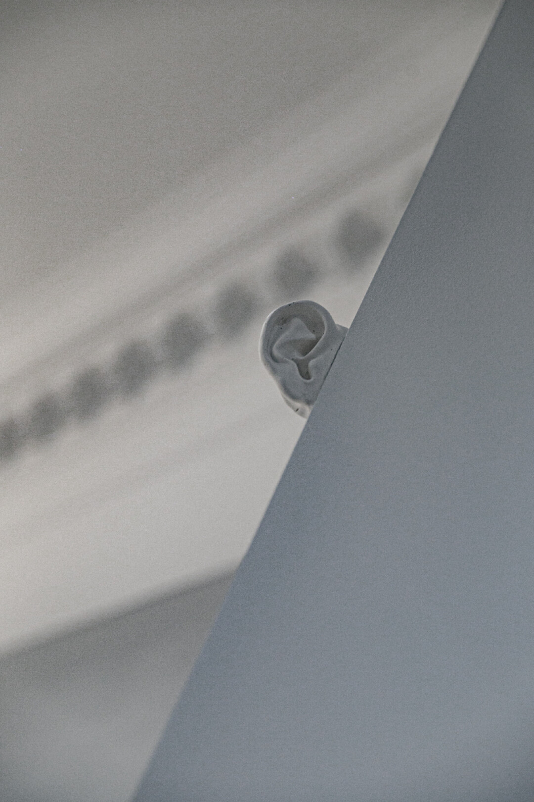 "У стен есть уши" работы Маяны Насыбуловой