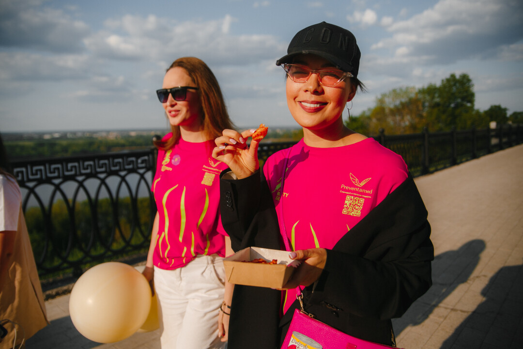 Анастасия Мартынова, Нелли Крук