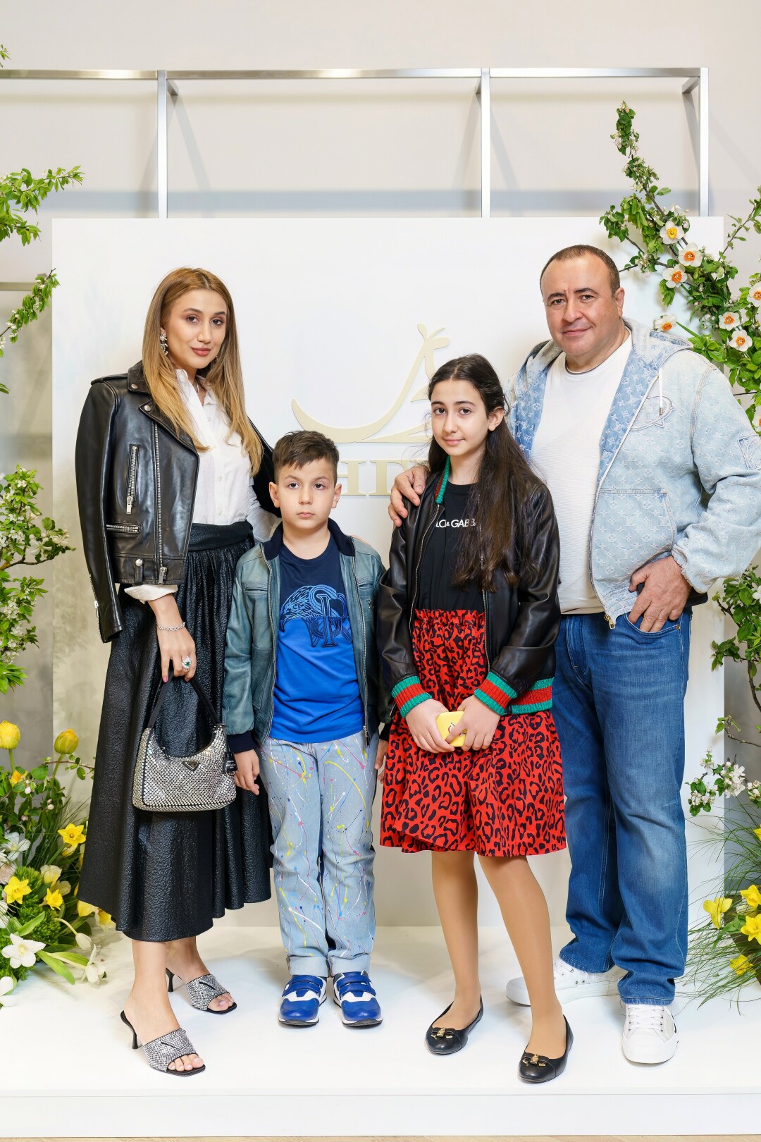 Грачья и Назик Погосян с детьми