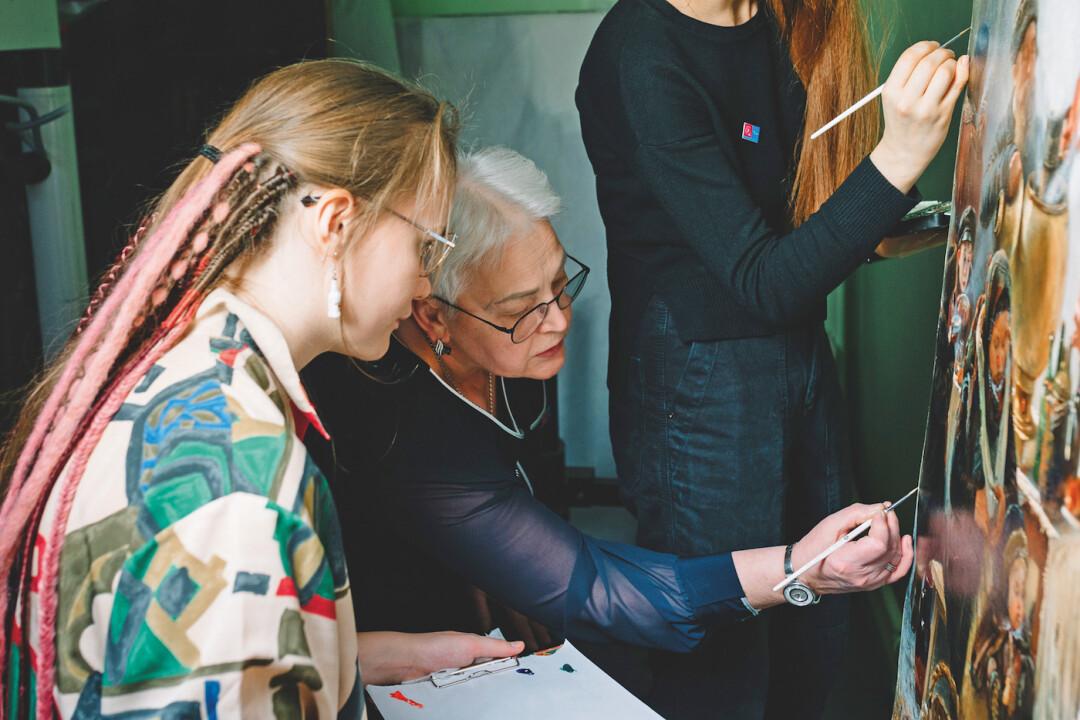 Незабываемым опытом стала реставрация картины К.Е. Маковского «Народное гулянье во время масленицы на Адмиралтейской площади в Петербурге»