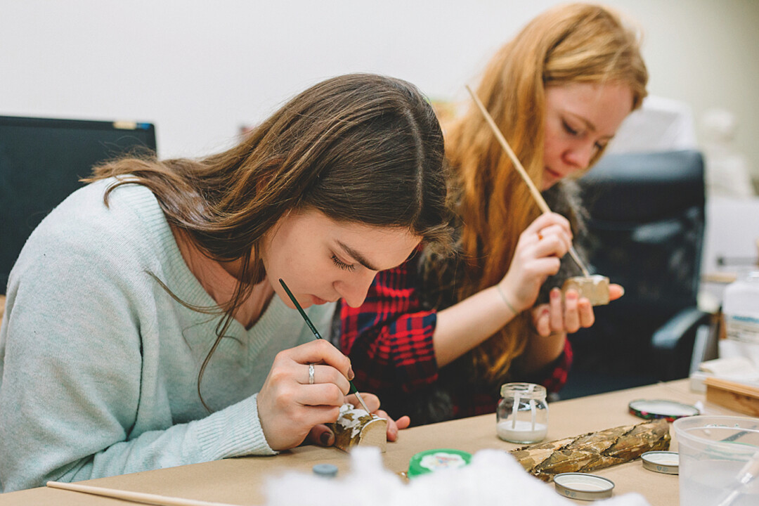 Темой одного из занятий в Русском музее стала реставрация золоченых рам