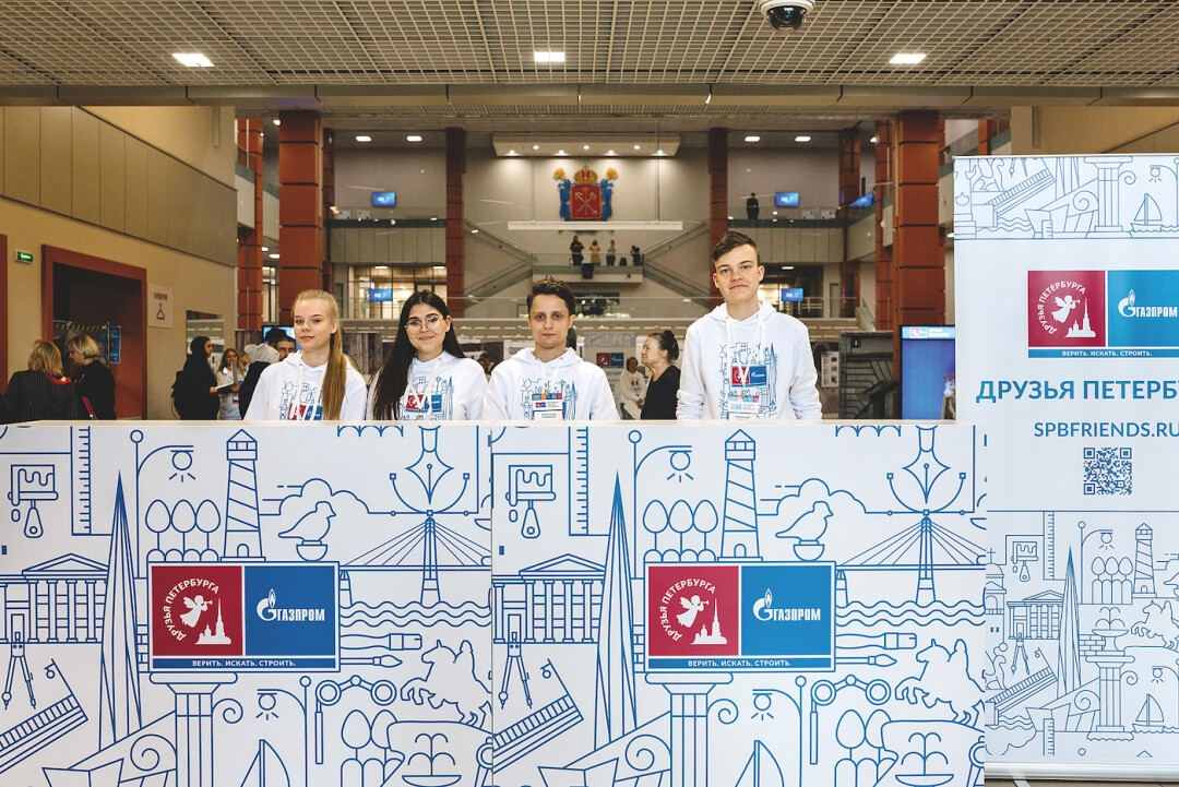 Проект по набору и обучению волонтеров для помощи в организации мероприятий на различных площадках был запущен в рамках фестиваля «Друзья Петербурга