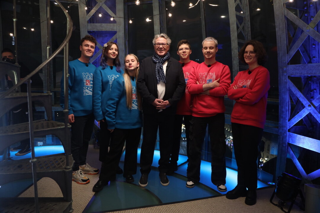 В познавательном городском квесте «Погружение. Тайны Петербурга» школьники, студенты и блогеры под руоководством Андрея Урганта открывали для себя