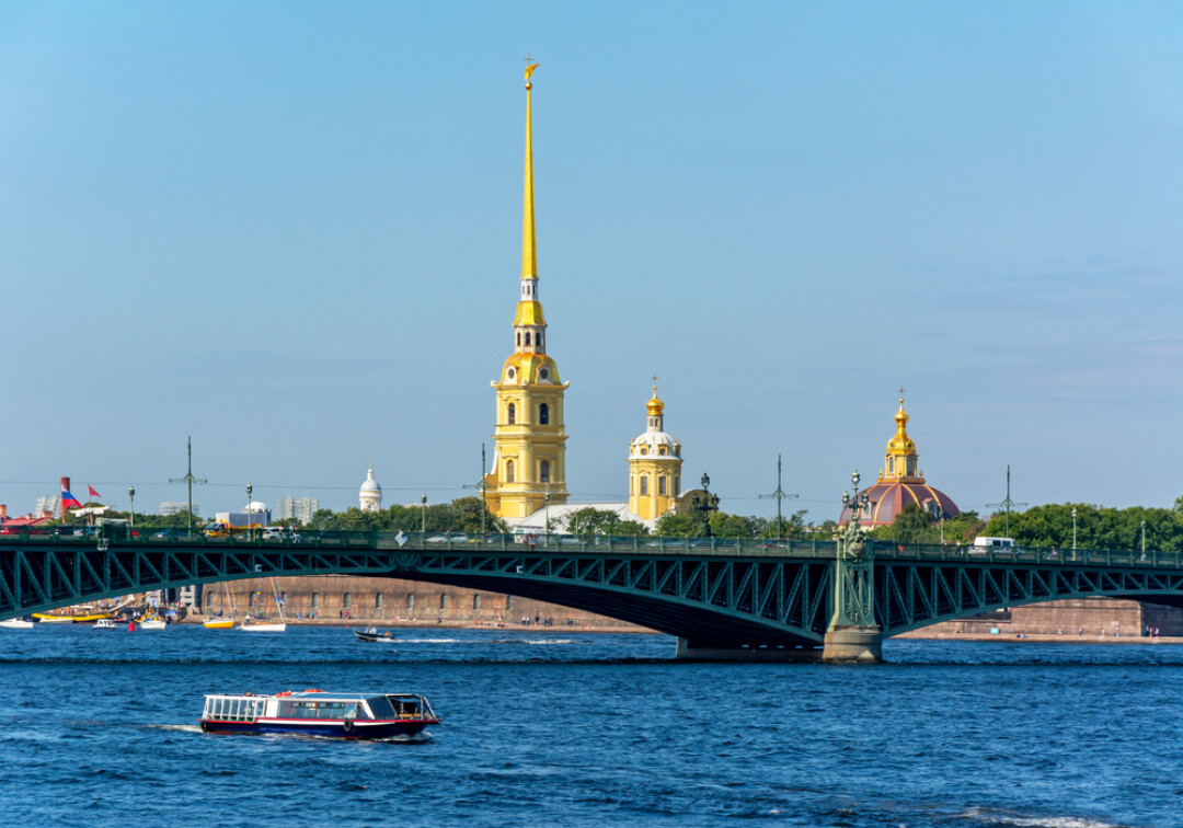 Обелиски с двуглавыми орлами и «младший брат» на Урале, ограда которого  скопирована с футляра электробритвы: мифы и факты Троицкого моста |  Sobaka.ru