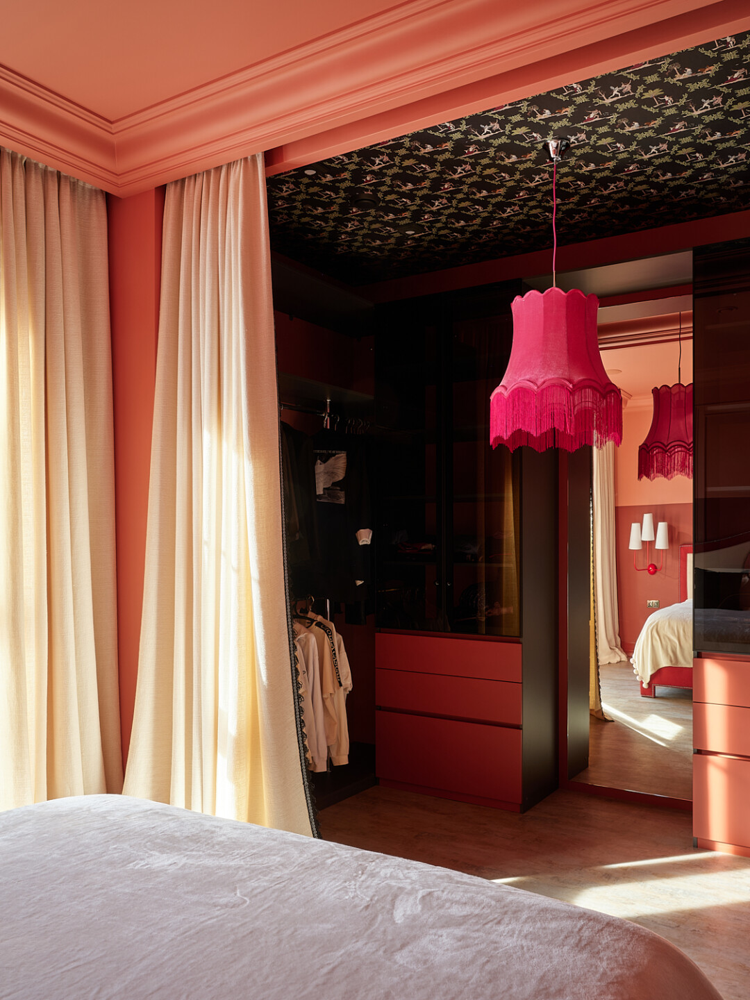 Роскошные обои Metamorphosis от COORDONNE поражают воображение и украшают потолок затейливым принтом, M-Studio