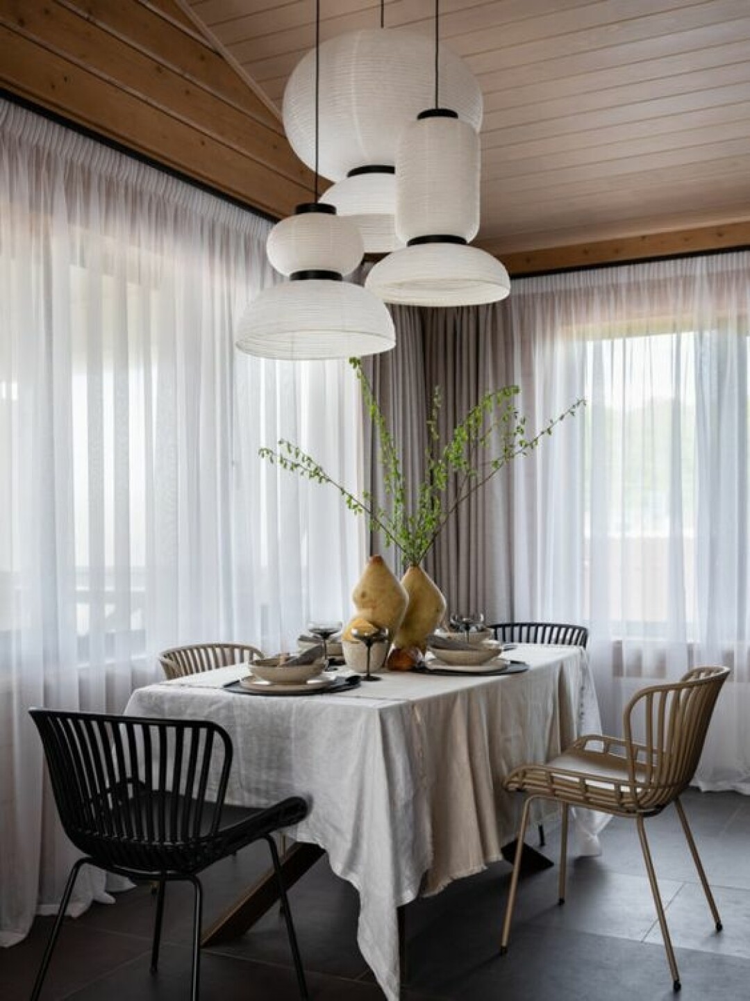 Иногда тюль может перегружать пространство