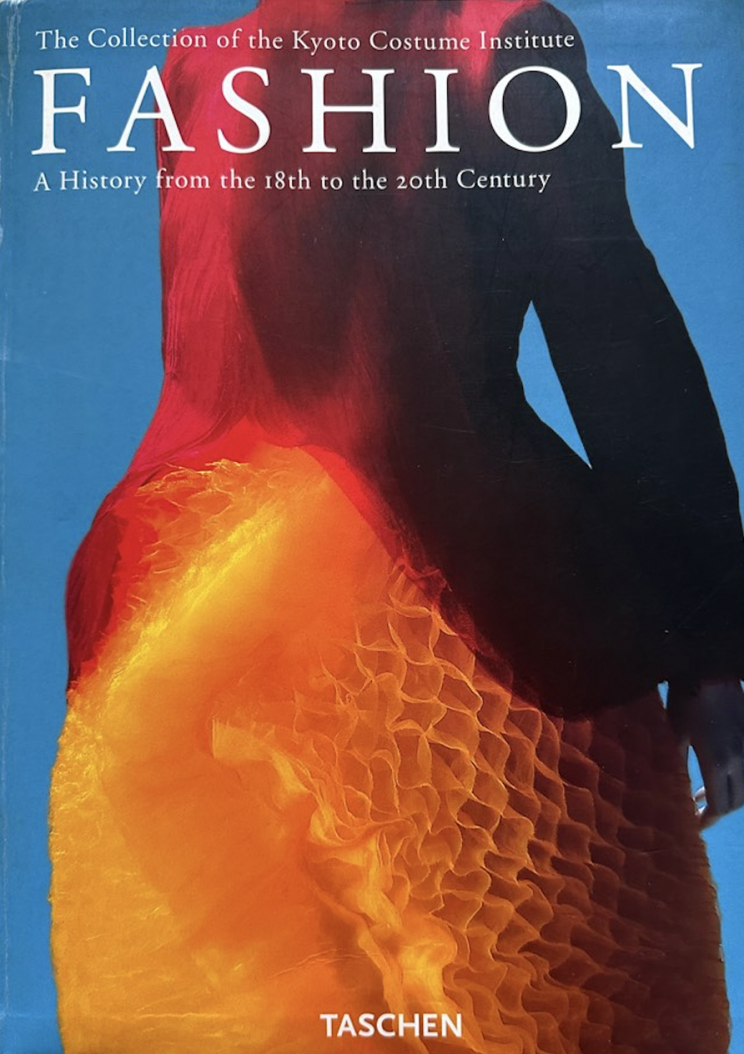 «История моды с XVIII по XX век. Коллекция Института костюма Киото», 24 815 руб.