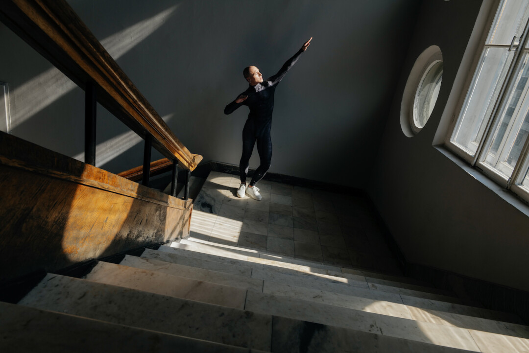 Саша Перцев в белых кроссовках от VIC MATIE’.