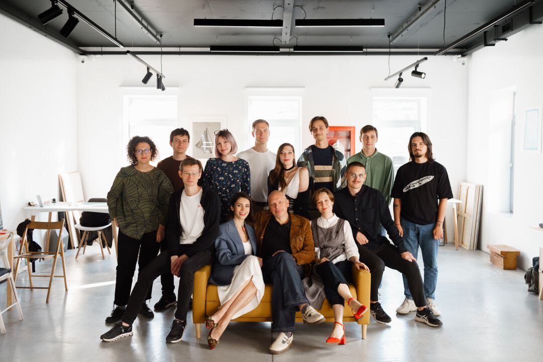 Верхний ряд: Анна Большем, Владимир Чернышев, Алиса Савицкая, Яков Хорев, Лена Лисица, Алексей Старков, Сева Той, Андрей Оленев. Нижний ряд: Артём