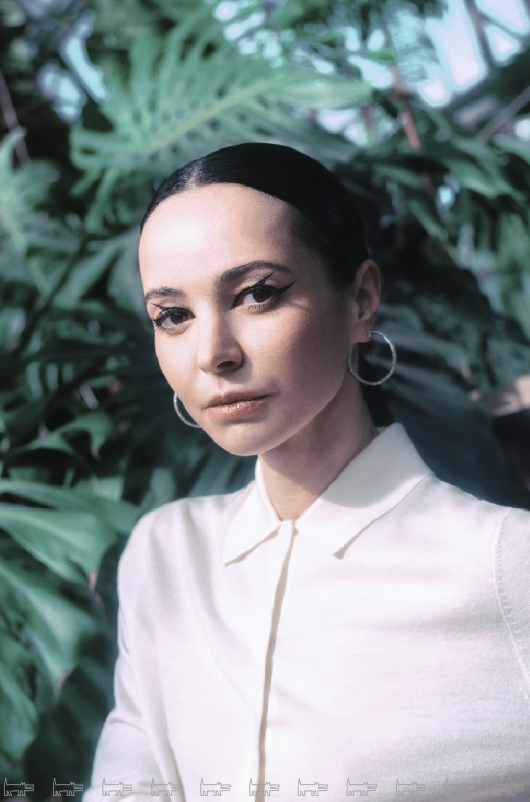 На Диане: серьги Alrosa Diamonds, кардиган 12 Storeez