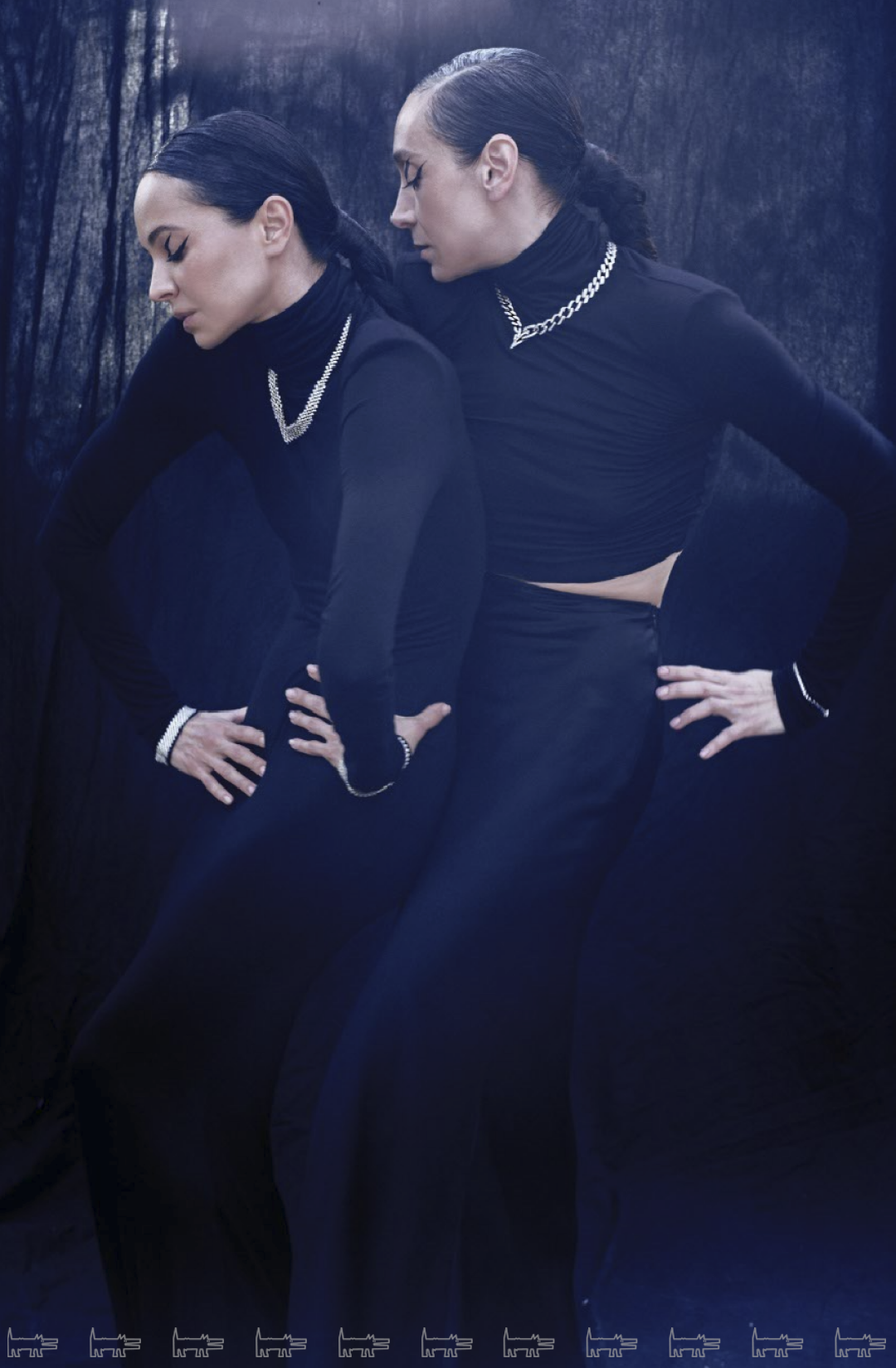 На Диане: колье и браслеты Alrosa Diamonds, платье 404 Not Found На Дарье: колье и браслет Alrosa Diamonds, топ 404 Not Found, юбка Myseasons