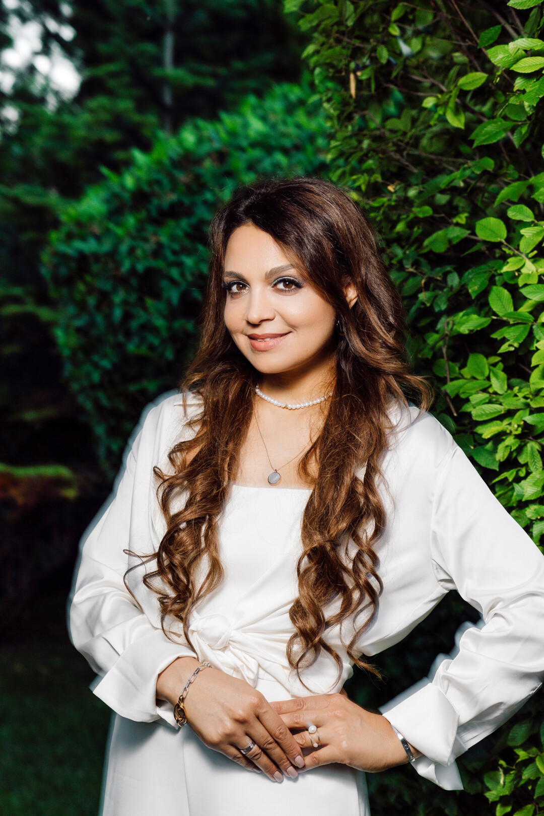 Валентина Зазимко Владелица бизнеса в сфере красоты Подвеска Jewlia, колье Wisteria Gems, браслет Philippe Audibert, кольцо Ringstone