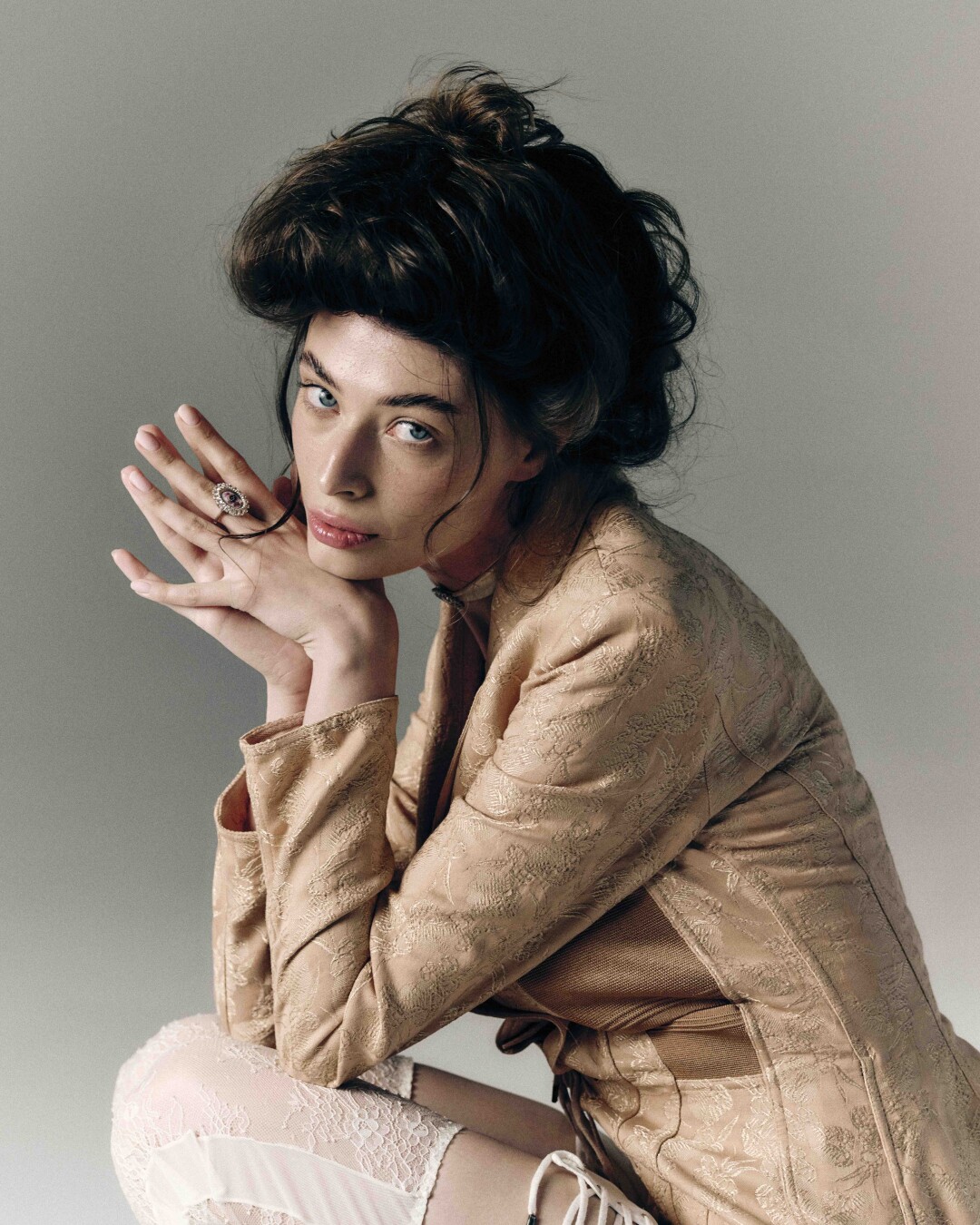 Кольцо с фиалкой и хрустальными слезами, Secrets, 27 700 руб.