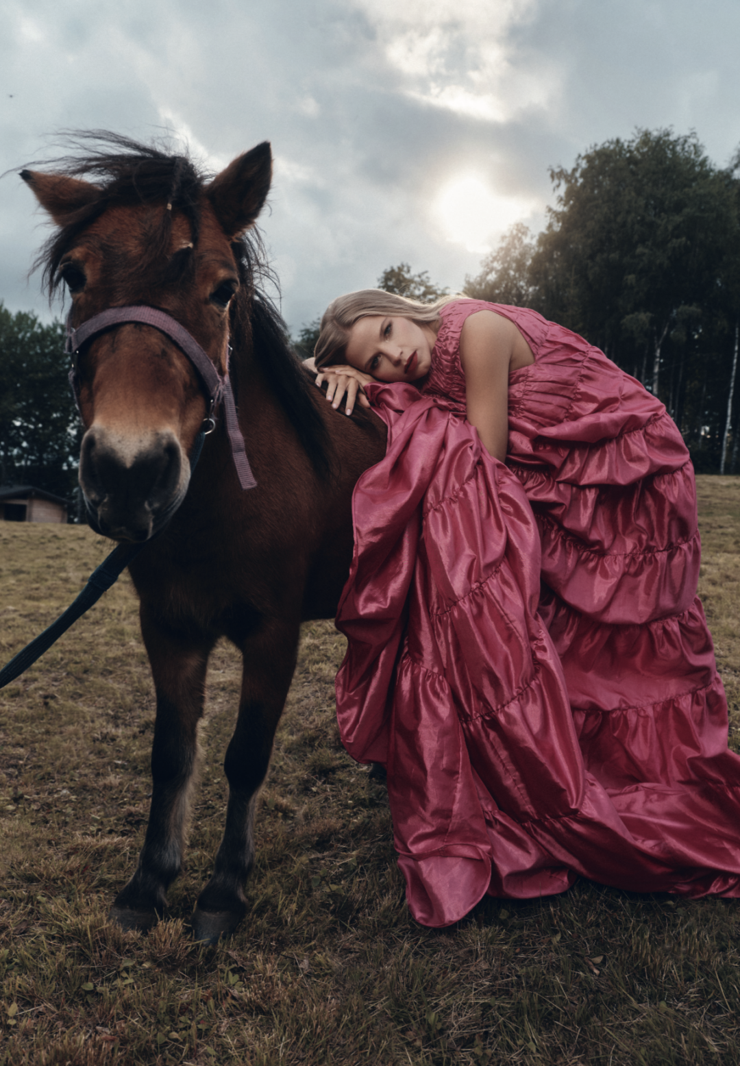 На Виктории: платье ATELIER BISER