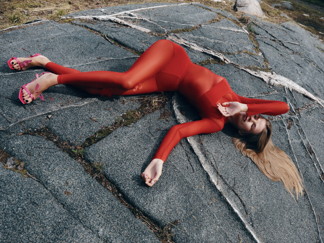 На Виктории: боди, топ и легинсы REJO, босоножки 3JUIN (NO ONE)