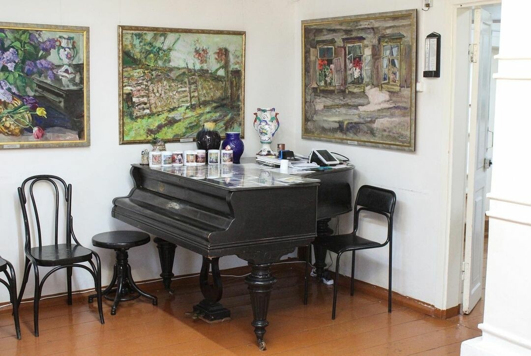 Раньше здесь жил живописец Александр Тюлькин