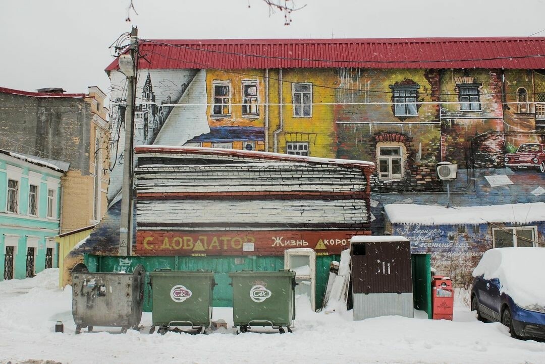 В 2021 году к 80-летнему юбилею Сергея Довлатова по инициативе Артура Рахметова здание расписали уличные художники