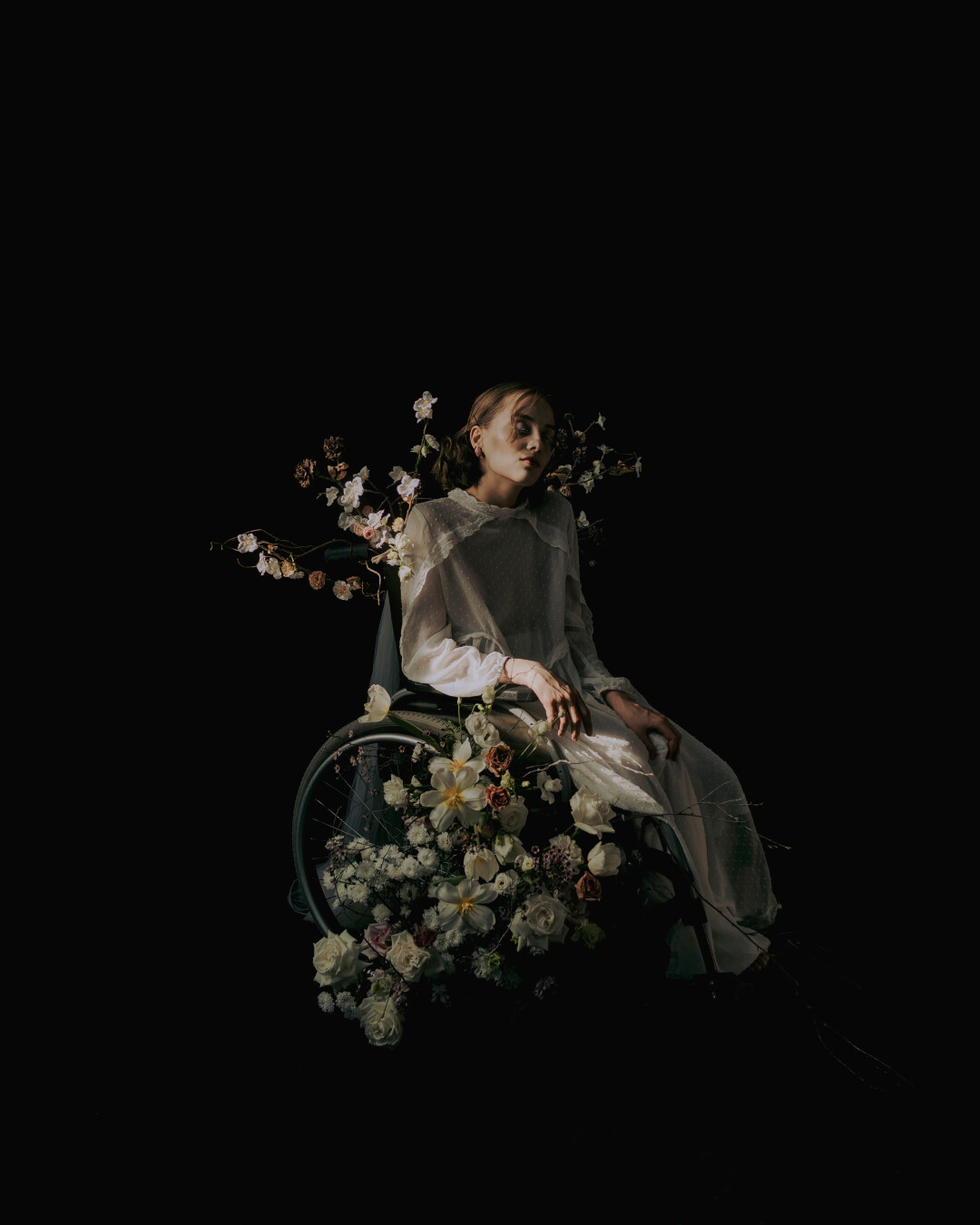 Фото из серии «Цветение из темноты»