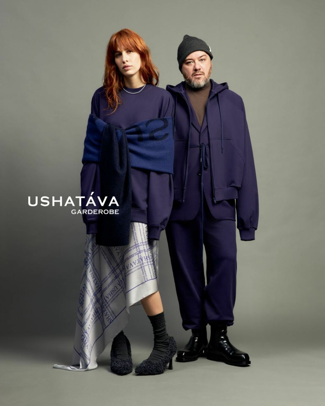 Свитшот Ushatava, 9 500 руб., платок Ushatava, 7 900 руб.