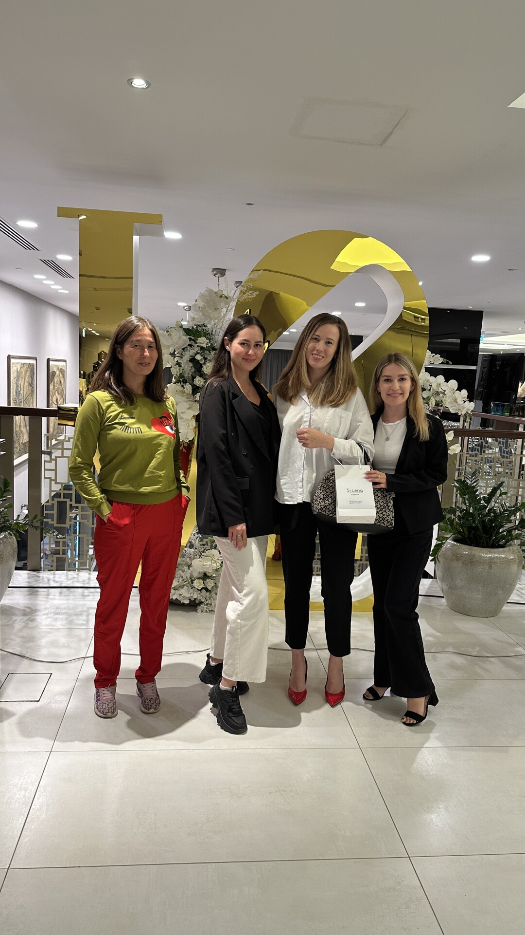 Үлкен сиськи бар жетілген аналардың фотосуреттері Порнодағы ең ыстық американдық әйелдер