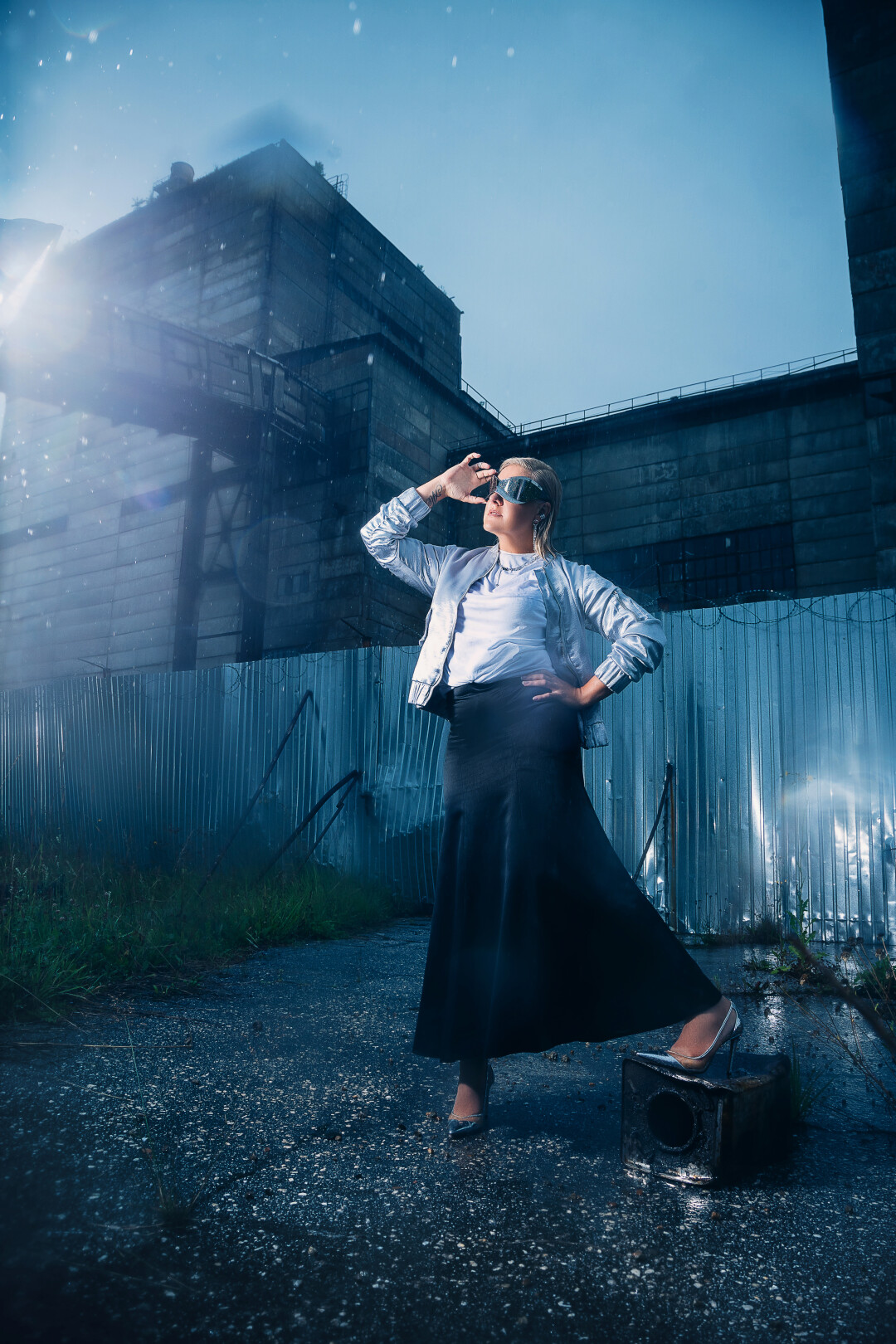 ЛЕНА КЕКШИНА арт-директор интерьерной компании ART PLAY Серьги, каффы, цепи, кольца TREND SETTER Бомбер, юбка STORY_DRESS38