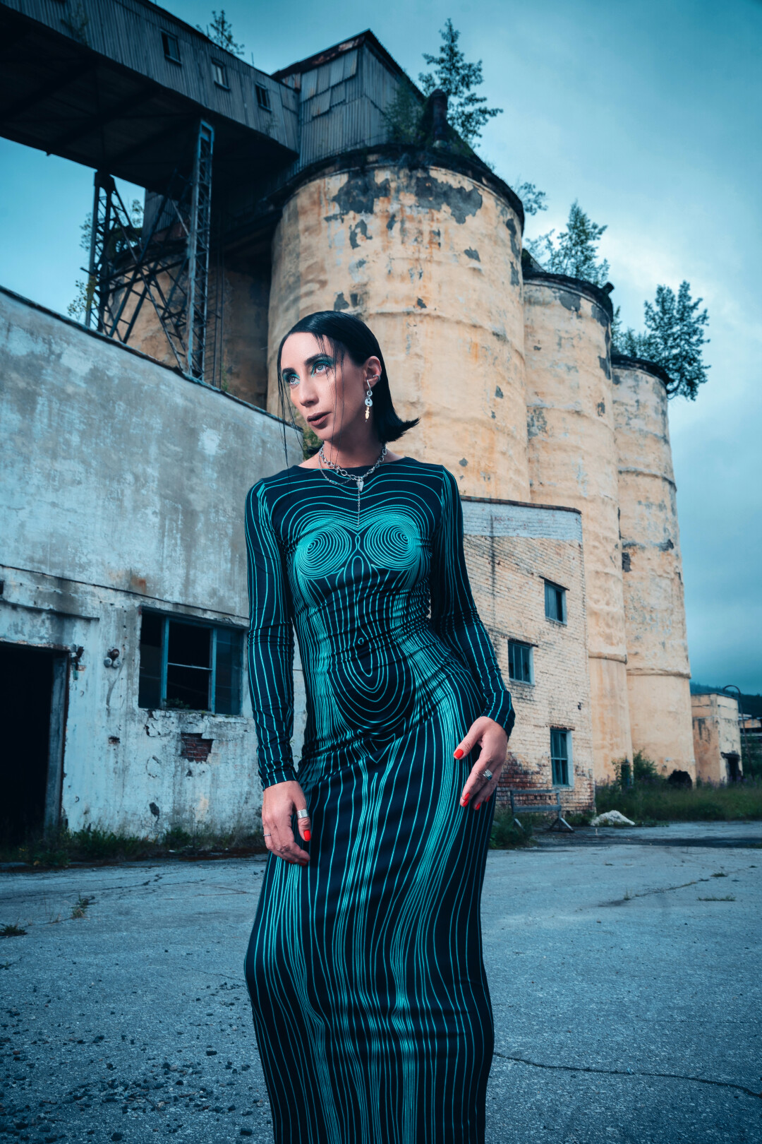 МАРГАРИТА КАЛЬНИНГ директор светотехнической компании AE LIGHT Кафф, цепи, кольца TREND SETTER Платье STORY_DRESS38