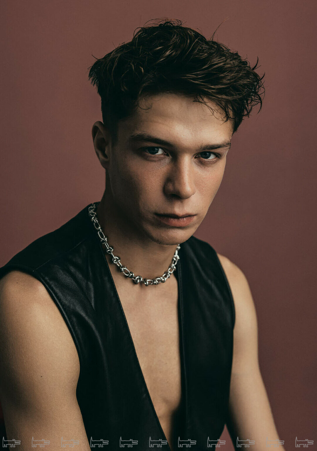 На Глебе: чокер RUSHEV
