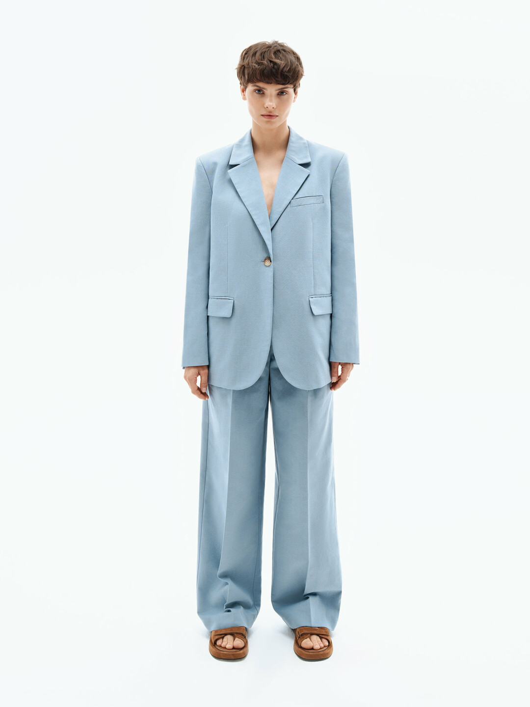 Брюки Present & Simple, 12 990 руб., жакет Present & Simple, 19 990 руб.